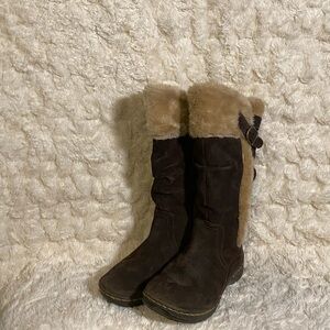 Bare traps bow boots